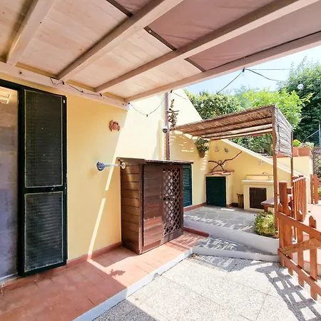 Apartment Casa Cristina Con Patio Privato Nisporto